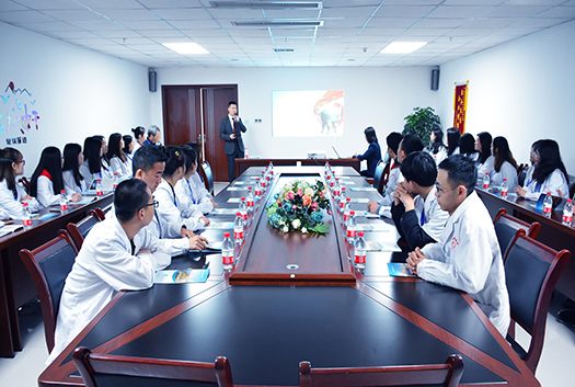 梧桐花叶俏   金凤枝头绕 ——重庆三峡医药高等专科学校师生来我公司参观学习、开展教学见习活动