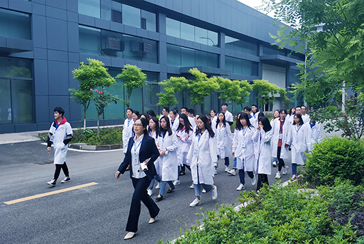 梧桐花叶俏   金凤枝头绕 ——重庆三峡医药高等专科学校师生来我公司参观学习、开展教学见习活动