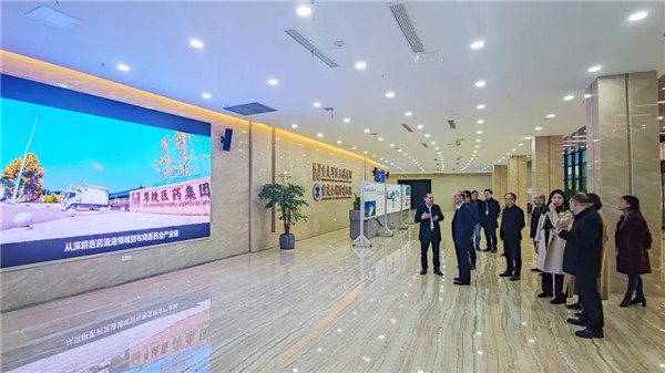 厚捷简讯丨重庆发展投资有限公司党委书记、董事长何志明一行到我司考察调研