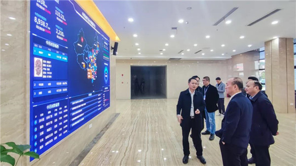厚捷简讯丨重庆发展投资有限公司党委书记、董事长何志明一行到我司考察调研