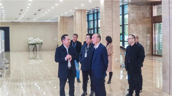 厚捷简讯丨重庆发展投资有限公司党委书记、董事长何志明一行到我司考察调研