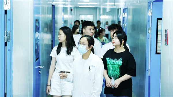 校企交流丨重庆三峡医药高等专科学校师生一行到我司实地参观 交流学习